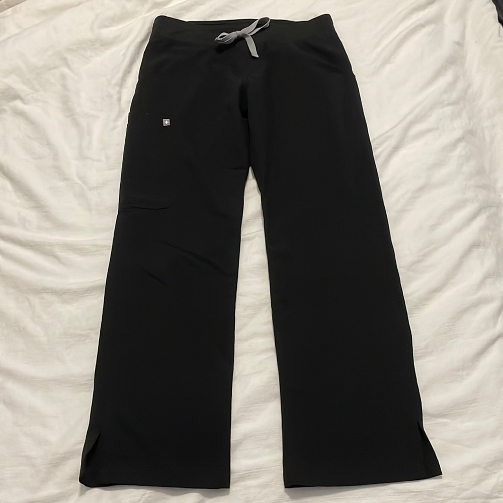 FIGS Kade cargo scrub pants in Black, size XS petite